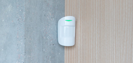 Ajax MotionProtect Plus White Датчик движения с микроволновым сенсором